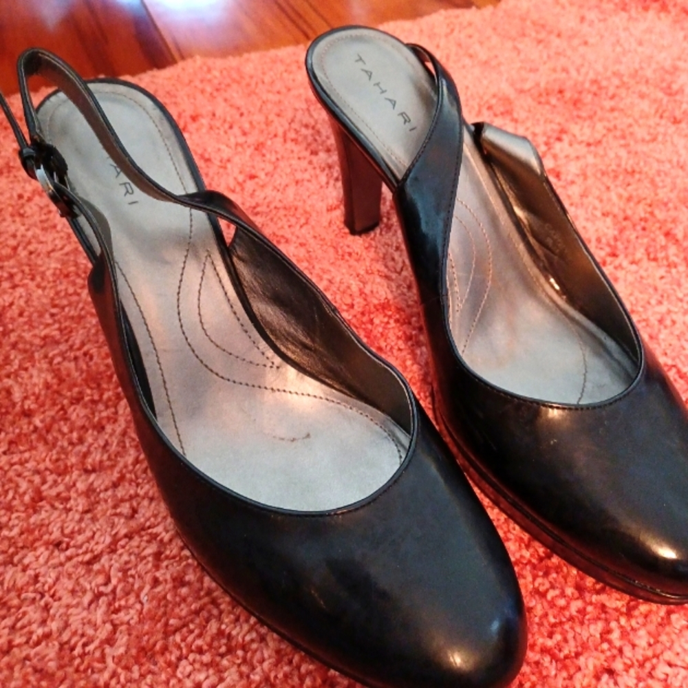 Tahari Pumps